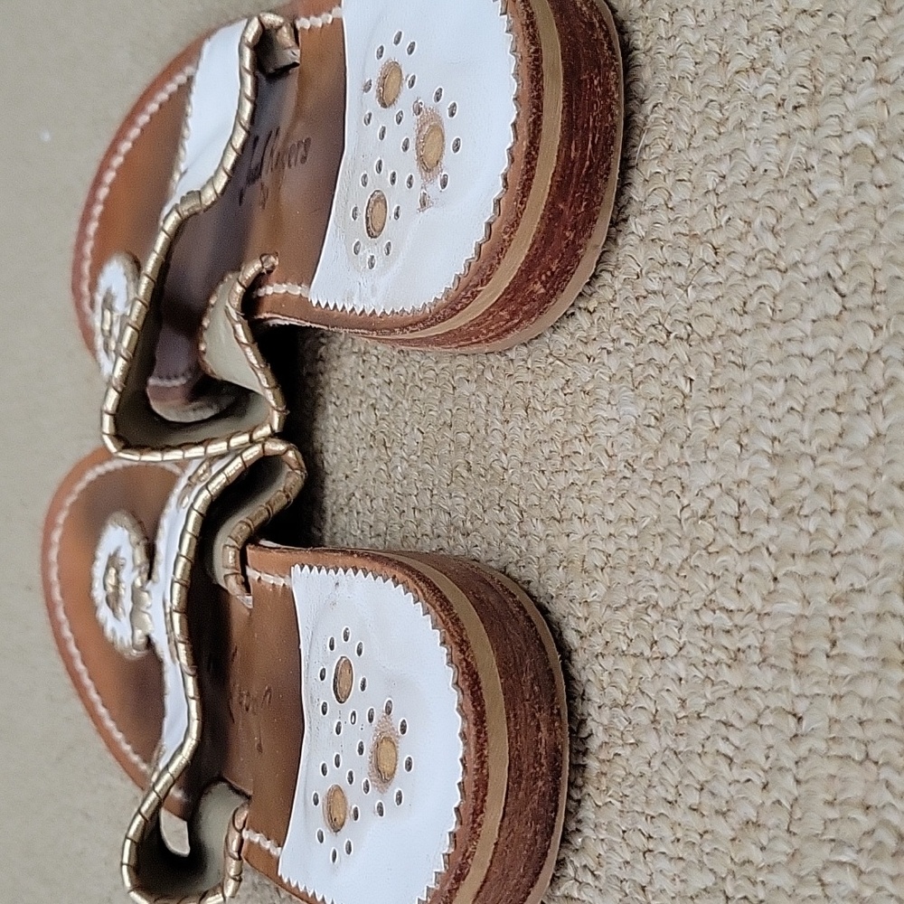 Jack Rogers White/Gold Sandals with Whipstitching - Picture 5 of 5